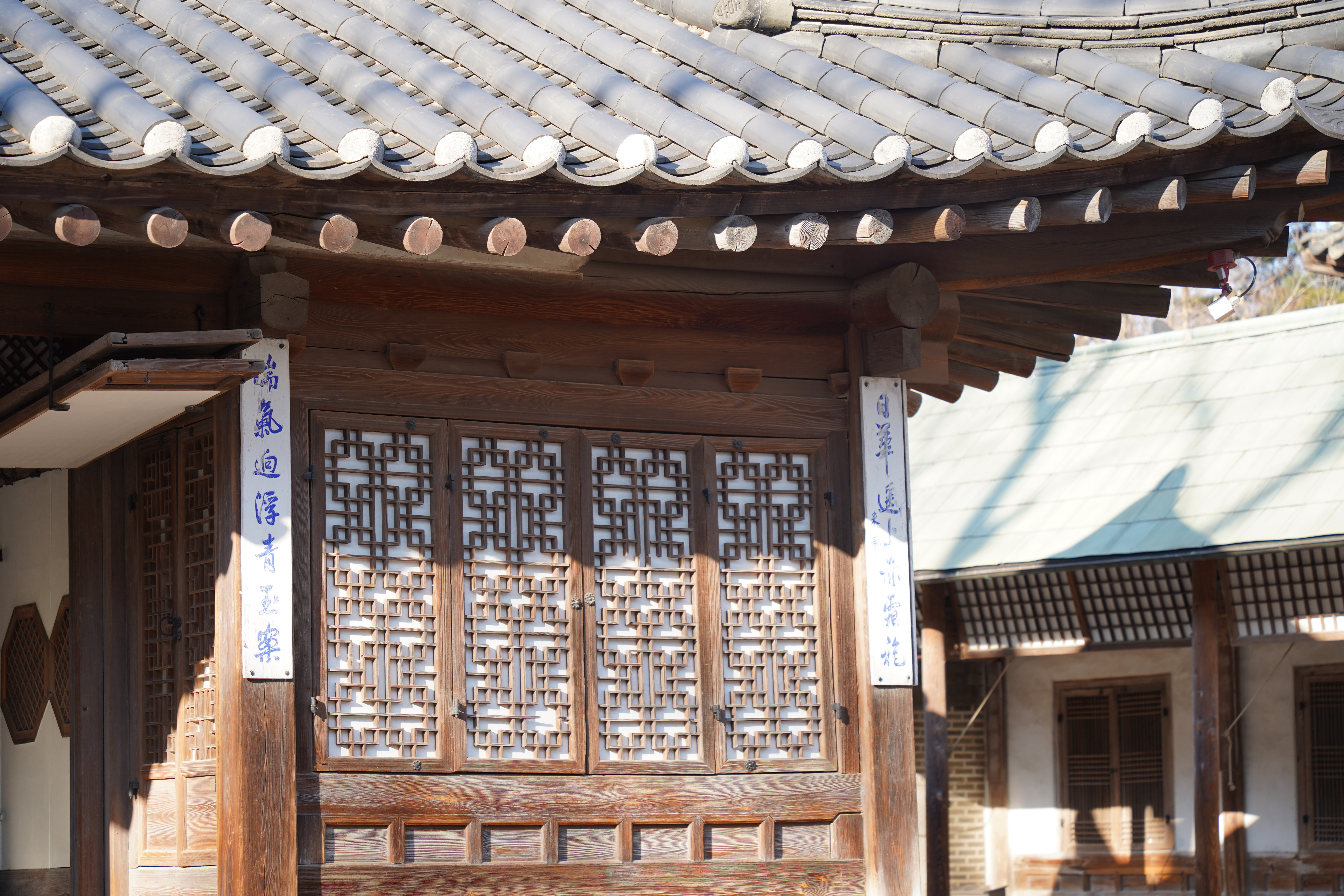 창호에서 영감을 받은 구조